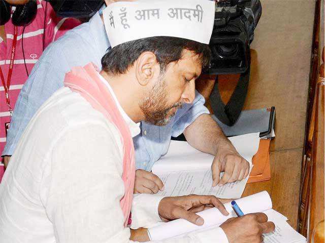 Jaaved Jaffrey filing his nomination papers