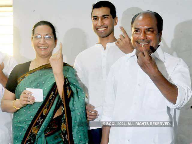 A K Antony after casting his vote