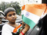 Boy selling national flag in Mumbai