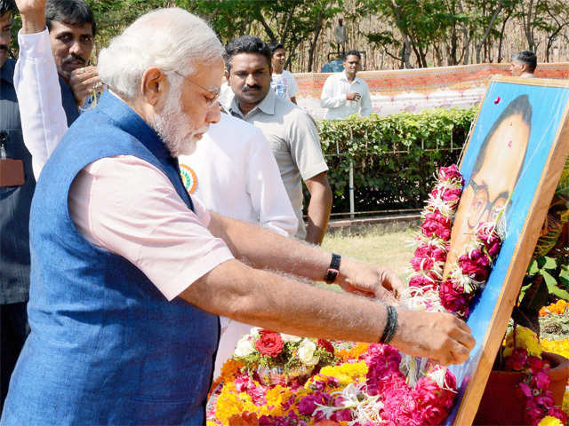 Narendra Modi offers tributes