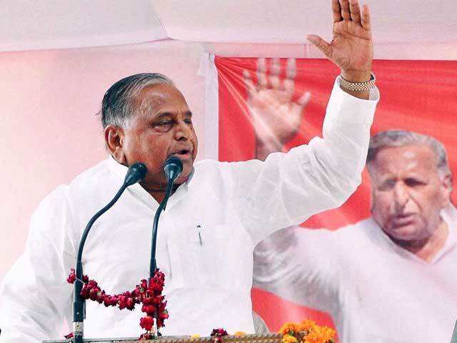 Mulayam Singh Yadav at election meeting in Mathura