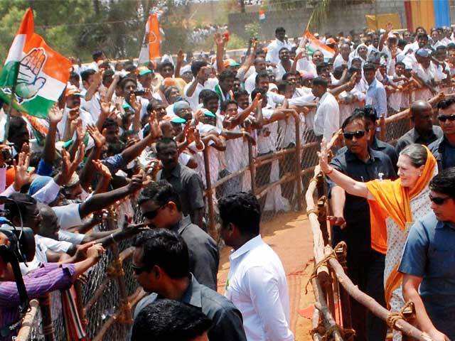 Sonia Gandhi at election campaign meeting