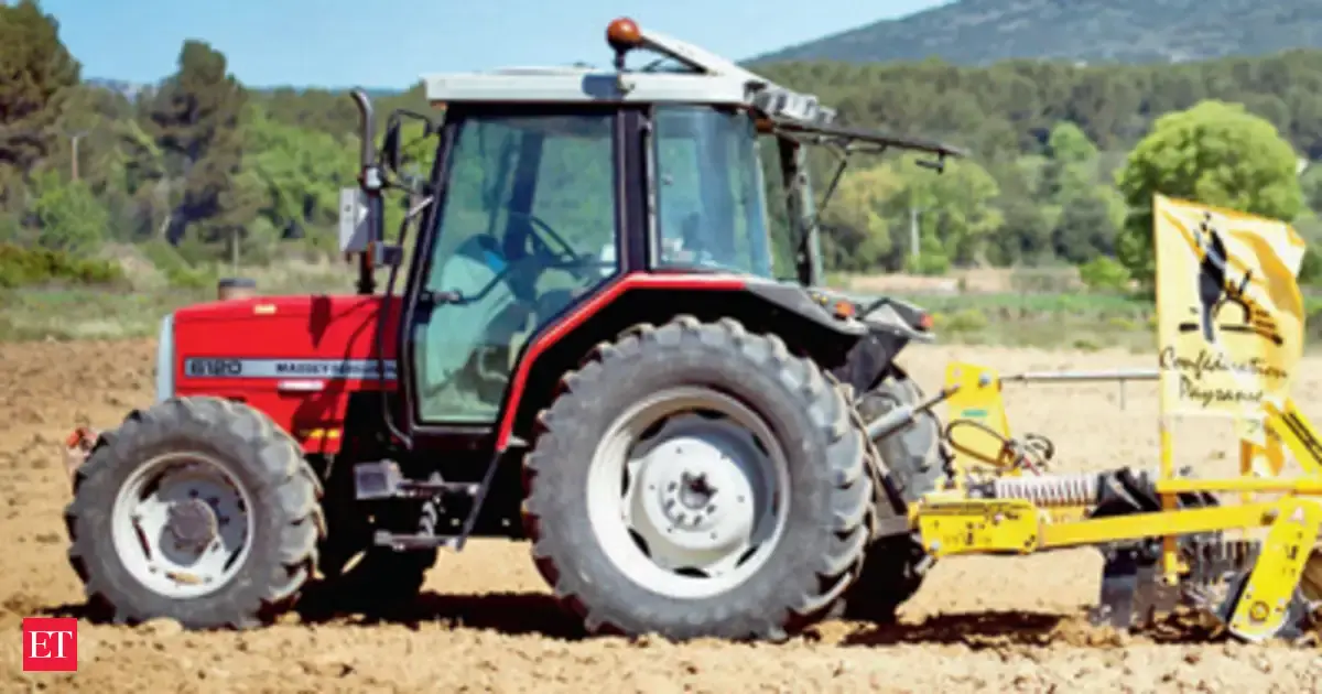 Tractor sales register 20 pc growth in 2013-14 - The Economic Times