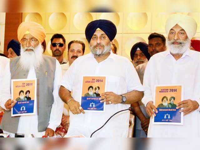 Sukhbir Singh Badal releasing SAD's manifesto