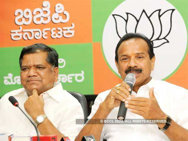 BJP Leaders addressing Press Conference