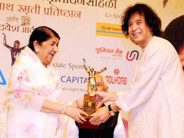 Lata Mangeshkar presents 'Master Dinanath Mangeshkar Award' to Zakir Hussain in Mumbai