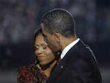 Barack Obama kisses wife Michelle