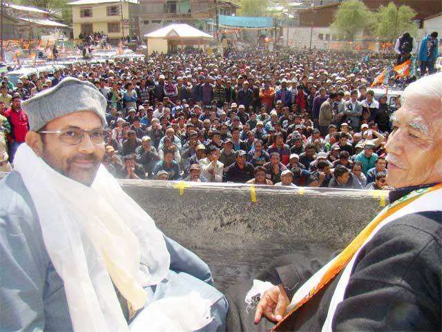 Mukhtar Abbas Naqvi addressing a massive public meeting at Kargil and Drass