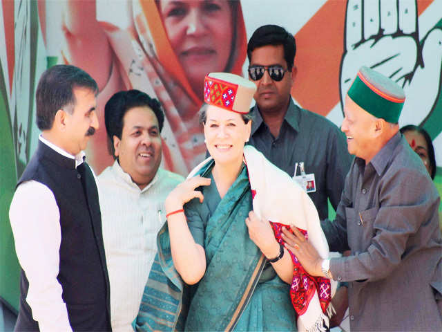 Sonia Gandhi ar a rally in Kullu in HImachal Pradesh