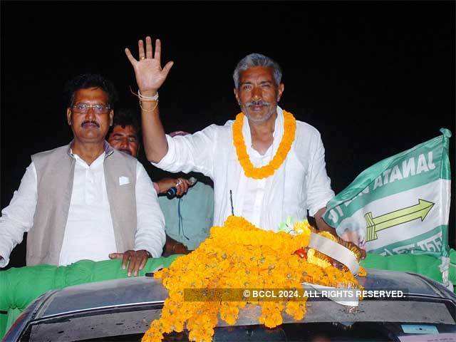 Prakash Jha campaigns at Sugauli