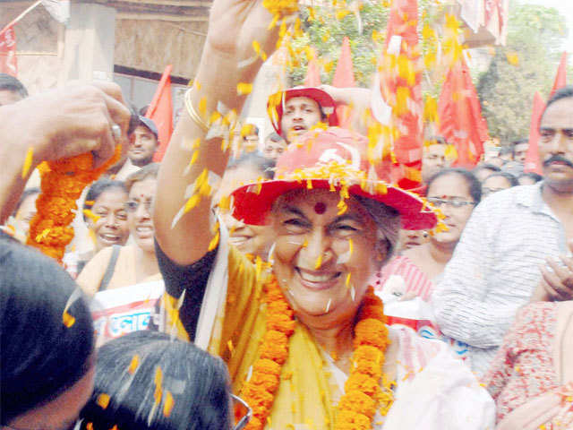 Suhasini Ali campaigns in Barrackpore