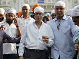 Khan at Golden Temple in Amritsar