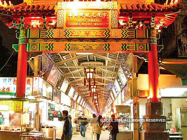 5) Huaxi Street Night Market, Taipei