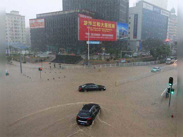 Cars wading through heavy flooding