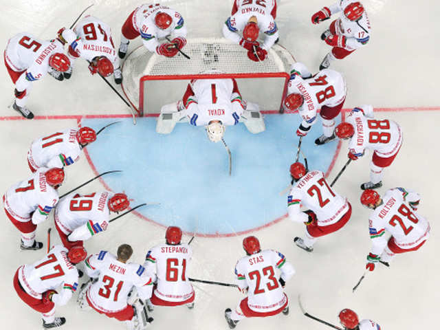 Belarus'players strategize before playoff at Ice Hockey World Championship
