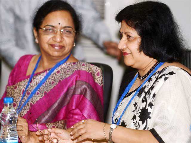 SBI chairperson  (R) with BOI chairperson