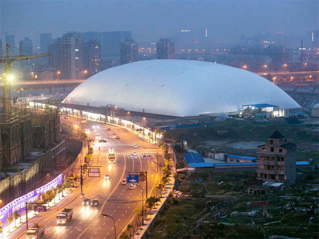 Contaminated land covered by a polyester fiber tent