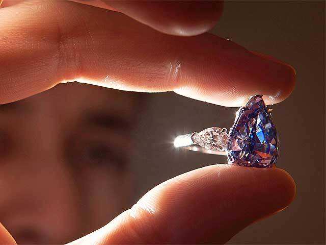 Christie's Much-Vaunted 'Bleu Royal' Diamond Fetches $43.8 Million -  India's leading B2B gem and jewellery magazine