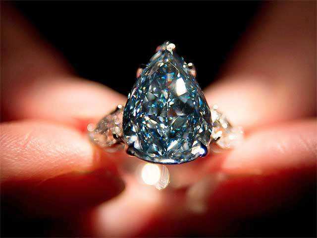 The Blue diamond: 13.22 carat