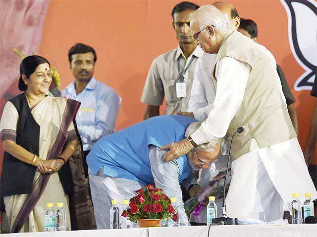 Modi seeks blessings of L K Advani