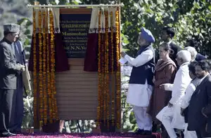 Prime Minister Manmohan Singh inaugurates the 450 MW Baglihar power project, as Congress party President Sonia Gandhi, Railway Minister Laloo Prasad Yadav, wearing white, and former Chief Minister of Jammu Kashmir state Ghulam Nabi Azad, left, look on at Chanderkot, about 154 kilometers (96 miles) north of Jammu, India, Friday, Oct. 10, 2008. (AP) Prime Minister Manmohan Singh inaugurates the 450 MW Baglihar power project, as Congress party President Sonia Gandhi, Railway Minister Laloo Prasad Yadav, wearing white, and former Chief Minister of Jammu Kashmir state Ghulam Nabi Azad, left, look on at Chanderkot, about 154 kilometers (96 miles) north of Jammu, India, Friday, Oct. 10, 2008. (AP)
