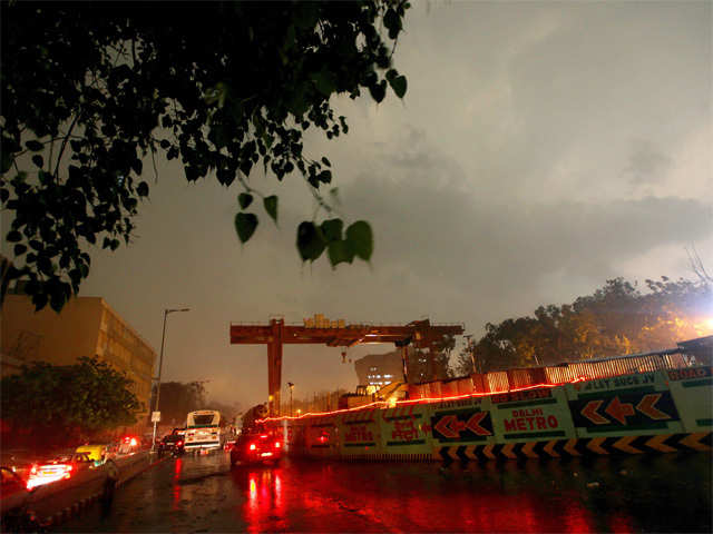 Devastating images of thunderstorm in Delhi