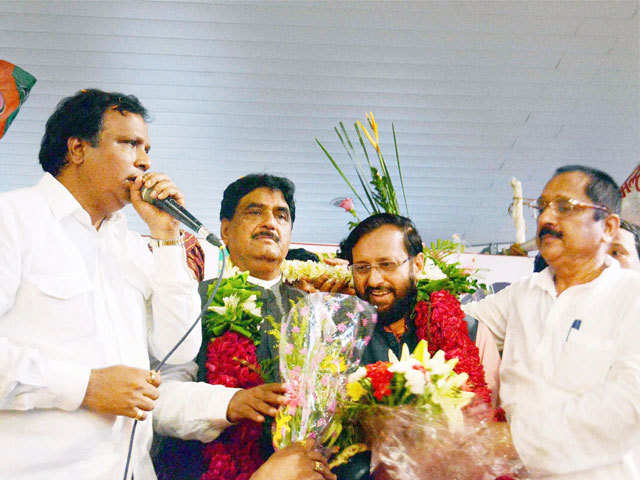 Munde, Javadekar welcomed in Mumbai