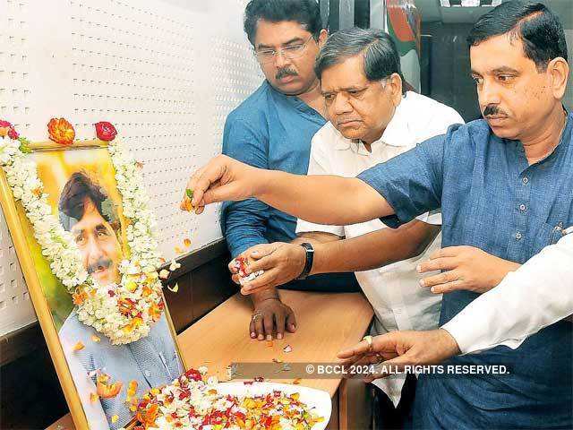 Tribute to Munde at BJP State Office