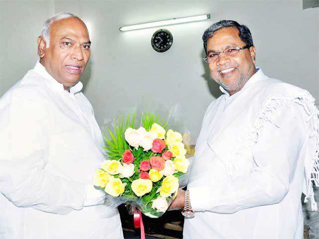 Siddaramaiah with M Mallikarjuna Kharge