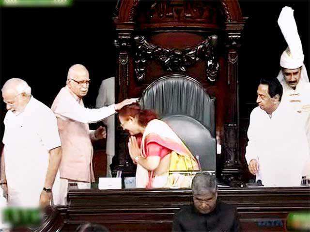 Sumitra Mahajan seeks blessings