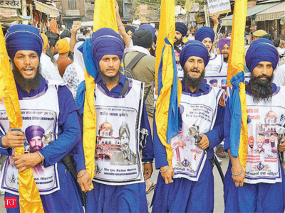 Simranjit Singh Mann, Dal Khalsa, Damdami Taksal raise anti-national  slogans inside Golden Temple - The Economic Times