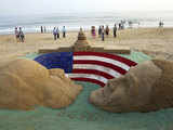Sand sculpture of Obama, McCain