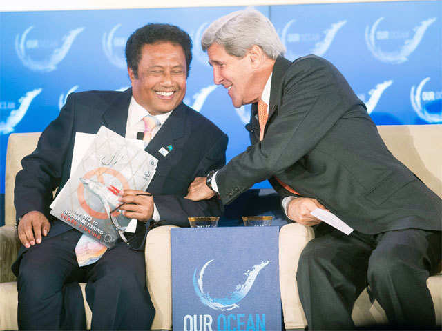 John Kerry talks with President of Palau