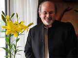 Salman Rushdie wins Pen Pinter writing prize