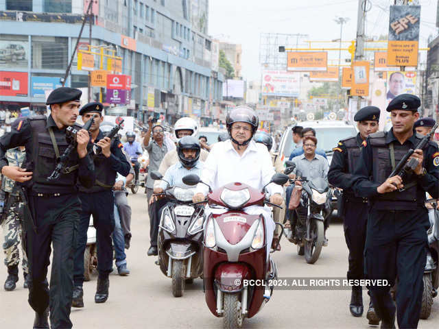 Raman Singh spreads awareness on wearing helmets