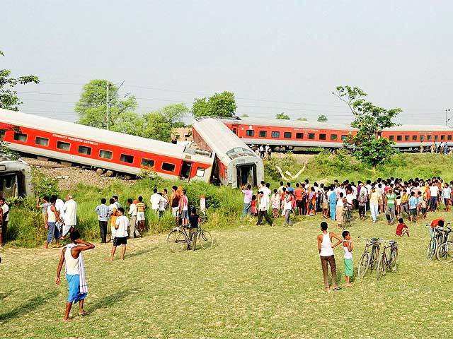 Latest pics: Rajdhani Express derails near Chapra in Bihar