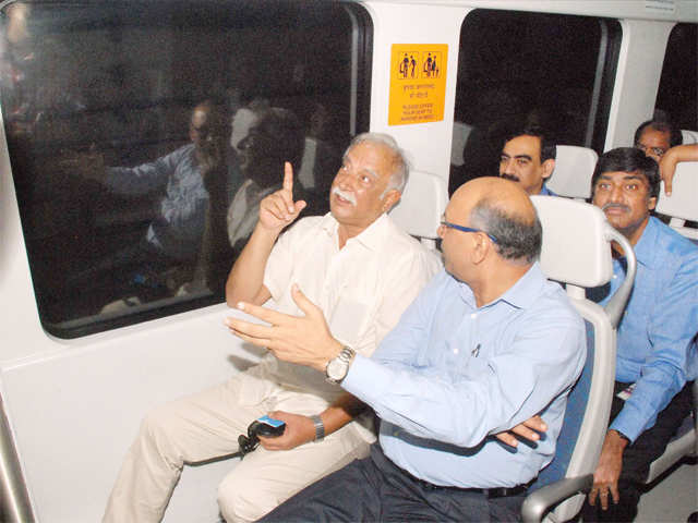 Civil Aviation Minister visits Airport Express Metro Line