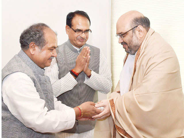 Shivraj Singh Chouhan meets Amit Shah