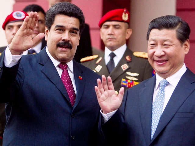 Venezuelan president waves next his Chinese counterpart