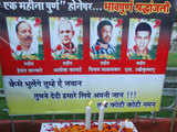 Commuters pay homage to martyrs