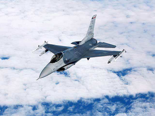 US Air Force F-16 jet