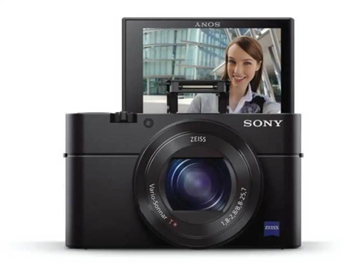 Camera has got tiny flash - Sony Cyber-shot RX100 III: Small