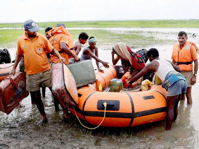 NDRF jawans rescue villagers