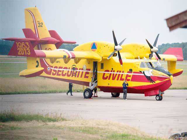 Canadair CL-415 SuperScooper waterbomber