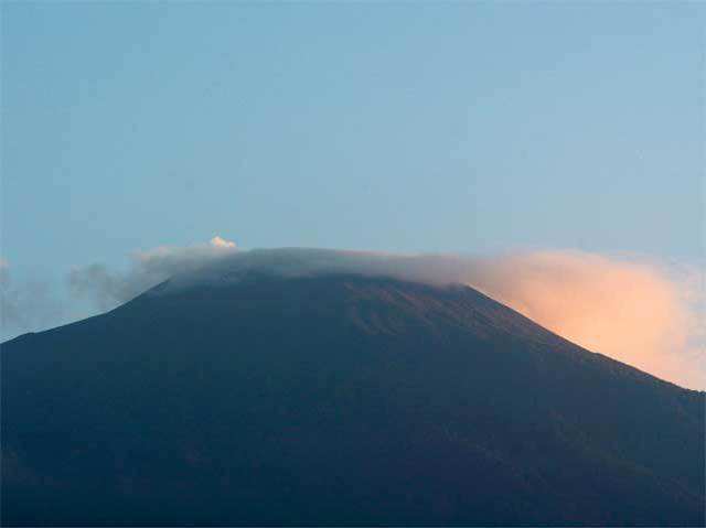 Mount Slamet spews volcanic ash