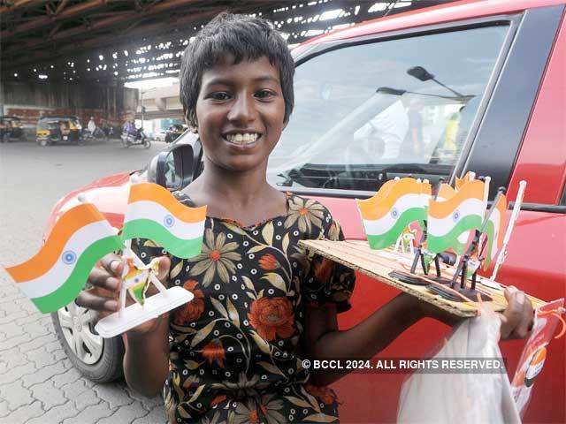 Girl selling flags in Mumbai