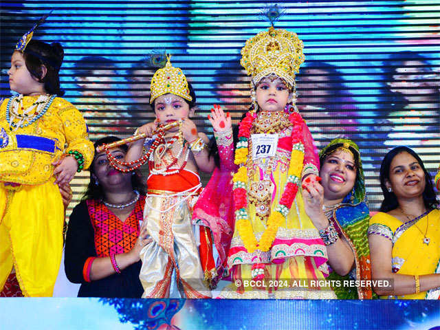 Children dressed up as Lord Krishna and Radha