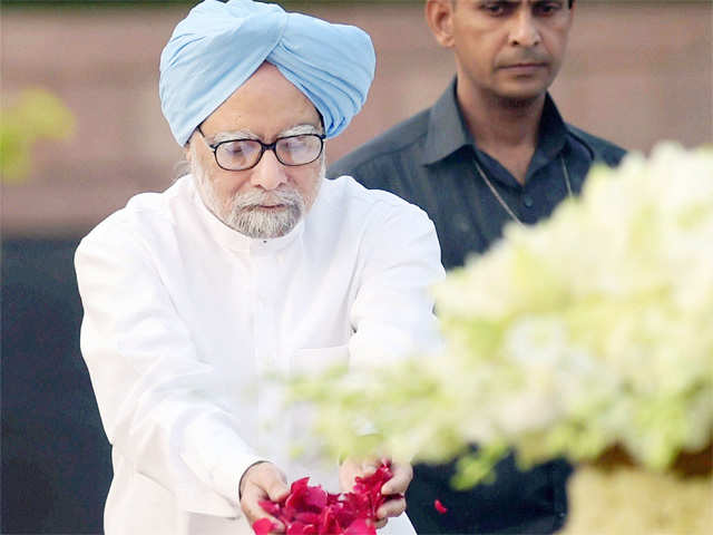 Manmohan Singh pays tribute to Rajiv Gandhi