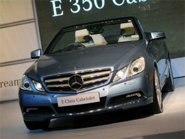 Luxury car companies woo buyers with 5-star test drive