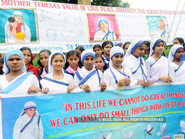 Students of St Ursula Girl High School paid tributes to Mother Teresa